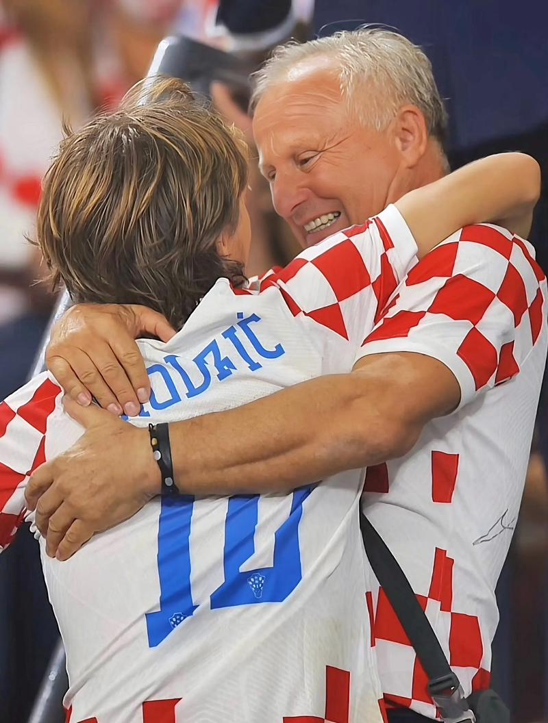 Shams：活塞&老鹰&猛龙预计将在交易中追逐浓眉