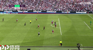 TA：曼城明夏可能签右后卫和右边锋，他们仍在关注利夫拉门托