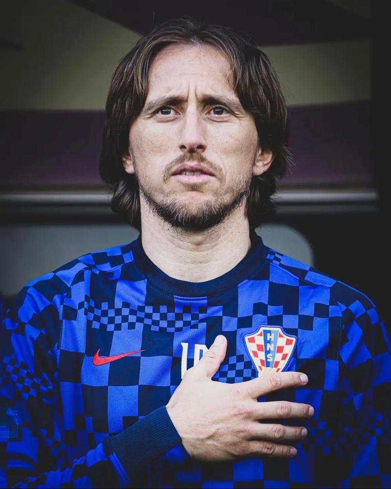 哈萨克斯坦足球超级联赛：13座城市的14支球队